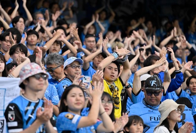 【サポーターアルバム(3)】G大阪戦での観客席＆入場時の川崎フロンターレのサポーター写真77枚！選手と手をつないだ子どもたちなど現地写真「川崎フロンターレーガンバ大阪(3)」の画像042