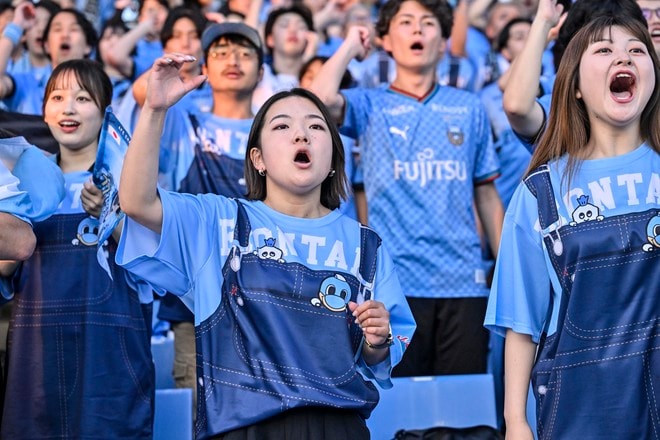 【サポーターアルバム】平日ナイターの試合前から駆け付けた川崎フロンターレのサポーター写真84枚！ 夕日に照らされながらの等々力ショット「川崎フロンターレー横浜FC」の画像022