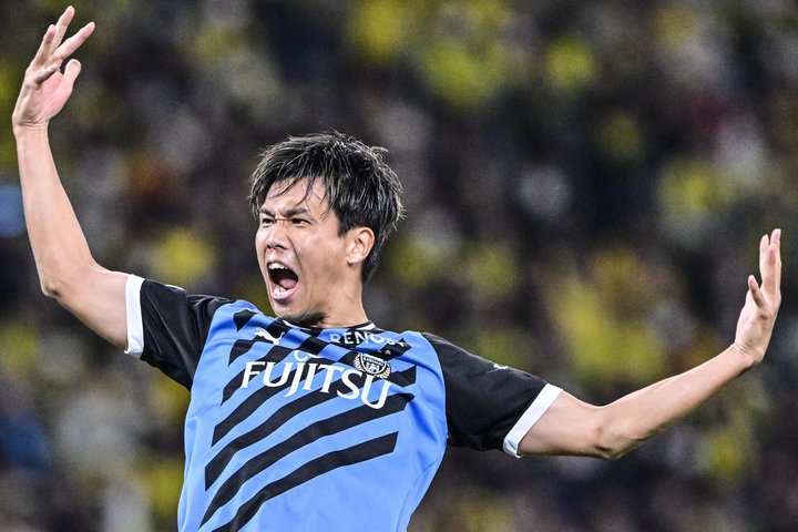｢誰やこれ｣浦和レッズ加入の元日本代表DF、｢金髪髭面｣に騒然！ ｢なんか別人みたい｣｢悔しいほど似合ってる｣“優勝将請負人”が恩師と再タッグで猛反撃へ