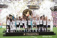 ｢なんで46じゃなくて500？｣J1神戸×勝利の女神21歳の新コラボグッズに大反響！｢背番号500爆誕｣｢負けないおきタオル欲しい！｣9月11日、首位撃破の切り札へ