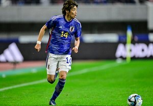 「こんなん、恋するじゃん!!」伊東純也が試合後に見せた「視線で魅惑する写真」にファン興奮！「破壊力」「黒髪になったらますます可愛らしい」「やばい」の声の画像