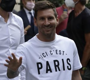 バルセロナ退団リオネル・メッシのPSG加入正式決定！「背番号30」でネイマールやムバッペと共演「世界最強ドリームチーム」誕生の画像