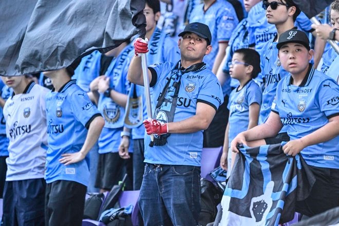 【サポーターアルバム】敵地で勝利を掴んだ川崎フロンターレのサポーター写真75枚！ 圧巻の応援で勝ち越し導く「サンフレッチェ広島ー川崎フロンターレ」の画像015