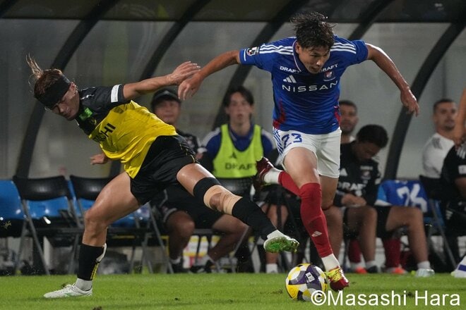 日向坂46も登場！優勝を狙うも｢4試合引き分け｣の柏、降格圏と｢勝ち点で並ぶ｣マリノス、負けられない一戦は｢皆さんの意見を聞きたい｣大島監督が訴える結果に【柏レイソルvs横浜F・マリノス】激闘PHOTOギャラリーの画像007