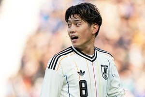 ｢ブレンビーでの大の仲良し｣鈴木唯人がFC東京に加入する“親友”との美しい再会ハグ＆2ショット公開！｢#親友てつけてるところがまたいい｣の画像