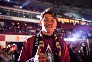 「ビールかけ来たー」J1初制覇の神戸が優勝後に「ビールかけ」を実施し、「大迫選手のゴーグル可愛い」など意外な姿にファン興奮！「サッカーにもビールかけってあるんや」と話題にの画像