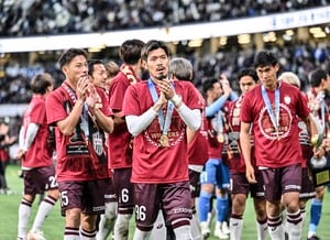 「これもうファンダイクやろ」神戸とG大阪が激突した天皇杯決勝での「ドリブル突破を何事もなく止めたスゴ過ぎる守備」が超絶賛！「バケモンすぎる」「JのDFでこれ出来るん中々おらん」の声の画像