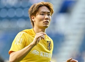 「板倉くん?」「顔ワロタ」寒さを訴えるサッカー日本代表・板倉滉の写真に「長谷部誠選手の顔に似てる気がする」などファン反応！ 言葉はなくとも雄弁に物語る雪の中の一枚の画像