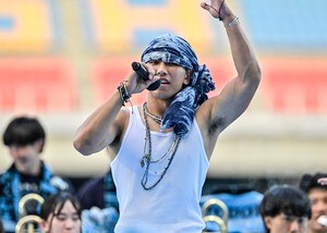 川崎FW山田新が「サッカー選手ってこういうことなんだな」とファン感で気持ち新たに！ 緊張で「ひざが震えてました」…「この勢いと一体感で神戸に乗り込んで」と次戦の勝利誓うの画像