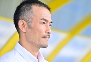 「イチローすぎて笑っちゃった」J2千葉・指揮官の「ベースボールシャツ」モデル挑戦にファン驚き！「3割、30盗塁の佇まい」「寄せに行ってるだろこれ」などの声の画像