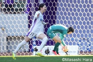 後藤健生の｢蹴球放浪記｣第298回｢正月とサッカーの不思議な縁｣の巻(1)国立の観客1万6500人を前に中嶋淑乃が｢違い｣を見せた！宮本会長も絶賛した皇后杯決勝の｢元日開催｣効果の画像