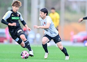 「うっま笑」「超綺麗な落ちるFK」浦和・中島翔哉が決めた沖縄キャンプ・仙台戦での「直接FK弾」が驚愕！ 直後には「ニヤニヤが止まらない」とファンが注目した“もう一つの場面”もの画像