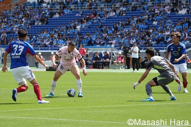 日産スタジアムでの“神奈川ダービー”は劇的決着！ 川崎が後半ATの強烈フィニッシュで横浜FMに勝利！ 歓喜のエリソン＆苦悩のトリコロールを現地撮り【横浜Ｆ・マリノスvs川崎フロンターレ】激闘PHOTOギャラリーの画像004