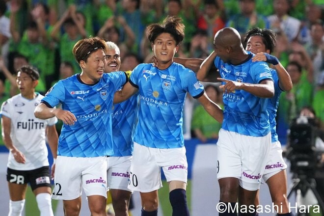 18位と19位の裏天王山！勝負を決めたJリーグ9月デビューの｢打ってよし投げてよし｣21歳大学生、最後まで｢共に戦う覚悟を示した｣緑と青の勇者たち【横浜FCvs湘南ベルマーレ】激闘PHOTOギャラリーの画像004