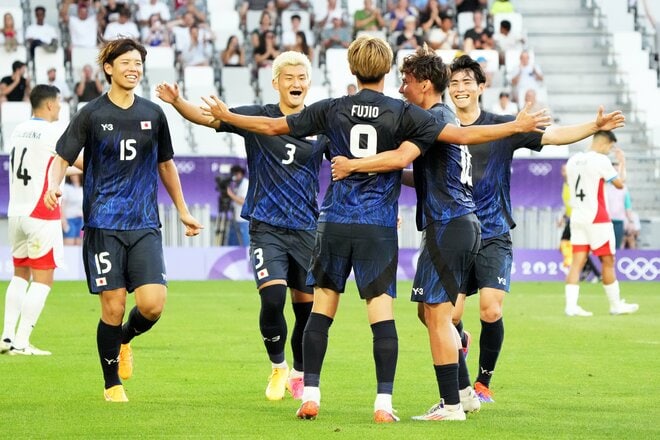 パリオリンピック男子サッカー日本代表「激闘の記録」PHOTOギャラリー30枚　グループリーグ初戦パラグアイ戦「プレミア移籍」斉藤光毅が3点に絡む活躍！三戸舜介、藤尾翔太らの得点で快勝　の画像022