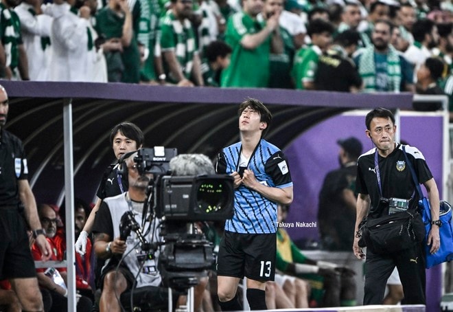【川崎フロンターレアルバム】ACLE決勝で無念の負傷交代した三浦颯太の写真31枚！ 出場を続けた気迫の左SBのピッチ内外の姿「アル・アハリー川崎フロンターレ」の画像008