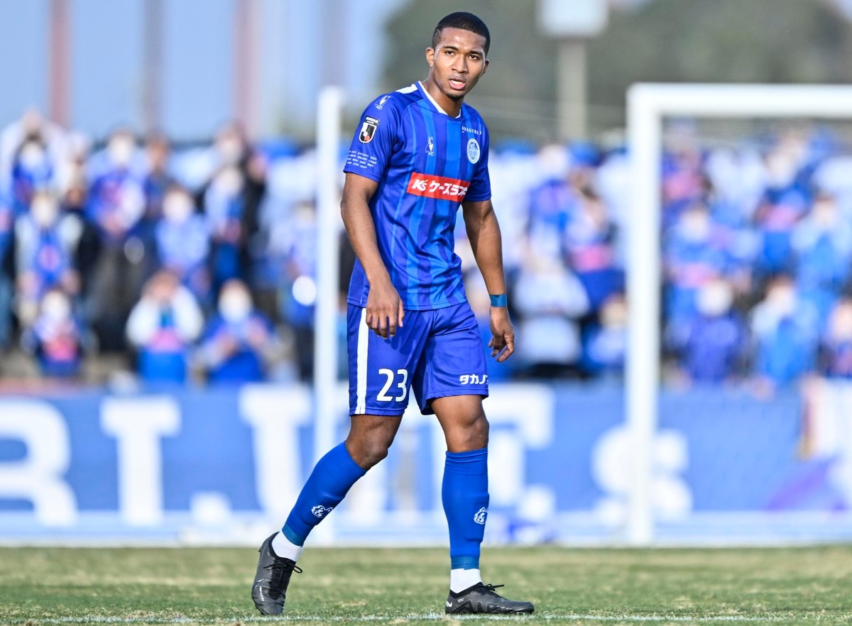 J2水戸ホーリーホックの大卒新人が頭にホームタウンロゴを刈り込む