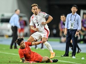 【950日ぶり代表戦出場。長友佑都が示したベテランの価値とは？(1)】「僕が違うポジションでできることをしっかり示せればW杯に食い込んでいける」と左CBで新境地。5度目W杯に布石を打った中国戦の画像