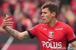 ルキアンの先制点を許した｢中盤の守備｣、グスタフソンの同点弾を生んだ｢トップ下の動き｣【横浜FC戦で見えた｢浦和レッズ｣がクラブＷ杯で勝つために必要なこと】(2)の画像