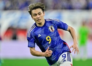 「夫婦共々ビジュ良すぎ！」上田綺世がモデル妻との「横並び2ショット」公開で大反響！「世界一好きなご夫婦ー」「奥さんとも仲良さそう」の声の画像