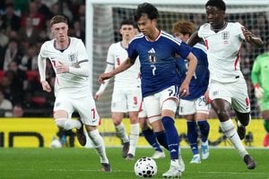 ｢臨場感が増しますね！｣聖地ウェンブリーでの三笘薫の歴史的ゴール“ピッチレベル映像”に反響！｢芸術｣｢一連の流れが洗練されてて無駄がなくて美しい｣の画像