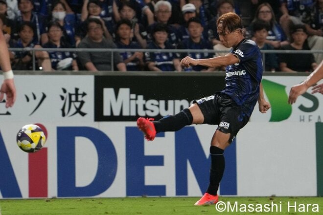 宇佐美貴史らの推進力で主導権を握ったガンバ、復帰の渡邊凌磨や助っ人の投入で浦和が一発を狙うも…試合を決めたのは夏加入MFのエリア外ミドル弾【ガンバ大阪vs浦和レッズ】激闘PHOTOギャラリーの画像007