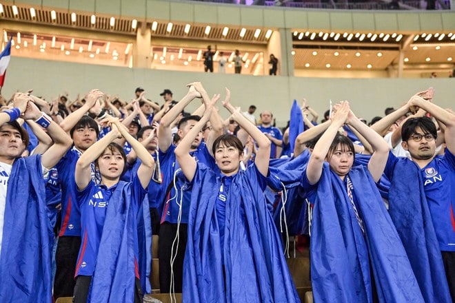 【サポーターアルバム】「横浜F・マリノス―アル・ナスル」サウジアラビア・ジェッダに約700人駆け付け、チームに声援送る！ 現地撮影66枚のサポーターPhotoの画像048