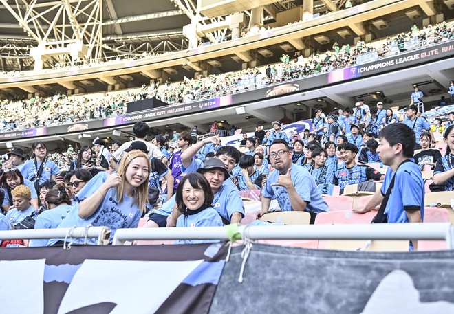 【サポーターアルバム】アジア青覇を果たすべく700人の川崎サポーターがACLE決勝に駆け付けた！ 現地で声援を送ったサポーター写真72枚「アル・アハリー川崎フロンターレ(2)」の画像029