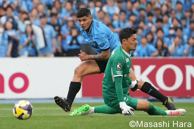 神セーブに｢頭を抱えた｣山田新、助っ人が｢技アリ＆気持ち｣の2ゴール、サッカー日本代表DF20歳も｢破顔一笑｣、等々力劇場の名勝負【川崎フロンターレvsセレッソ大阪】PHOTOギャラリーの画像005