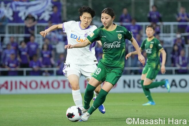 【写真9枚】｢長谷川唯の後継者｣19歳の活躍などで3発逆転も…｢WEリーグの三笘｣美人ドリブラーのクロスから1点返されると防戦一方に！試合を決めた39歳のレジェンドと指揮官の檄！【日テレ・東京ヴェルディベレーザvsサンフレッチェ広島レジーナ】の画像005