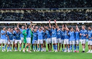 「日本より遥かに凄いじゃん」マンチェスターCが韓国到着で、ファンが大挙押しかけた「空港の歓迎映像」が「えぐすぎw」と話題に！ 日本を熱狂させた欧州王者の人気ぶりの画像