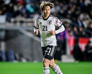 「三笘じゃん！」上田綺世が見せた、得点演出の「左サイド突破ドリブル」に視線集中！「これはほんとに三笘っぽいな」などと比較する声もの画像