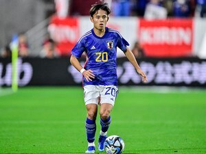 「最初のポーズ静止画にしたい」サッカー日本代表MF久保建英が見せた「インタビュー冒頭の謎ポーズ」が注目される！ファンから「タケかわいい」などの声の画像