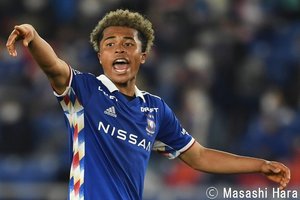 「10年来のコンビ」のようだったパリ五輪世代・藤田譲瑠チマと山根陸のダブルボランチ【「横浜F・マリノス×ヴィッセル神戸」希有な好ゲームはなぜ生まれたか】(2)の画像