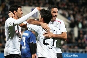 ｢老けた｣｢イケオジ｣｢誰？｣42歳の元ブラジル代表カカ、51歳の元フランス代表ピレス、48歳の元スペイン代表モリエンテス、42歳の元アルゼンチン代表サビオラら活躍【世界と日本のレジェンド｢夢の一戦｣】写真ギャラリーの画像