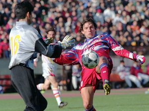 「知ってても鳥肌！」貴公子レオナルドが鹿島時代に披露した伝説の“リフティング弾”が「J歴代テクニカルゴール」に選出！ 計6度の左足タッチゴールに「28年経ってもエグすぎる」の声の画像