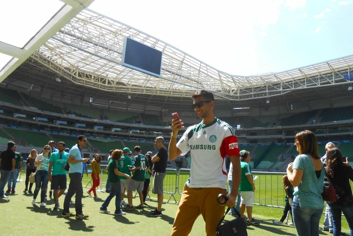 世界8か所に｢自社名のスタジアム｣を持つ保険会社、世界で唯一｢3回のW杯