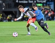 「抜け出しの初速が速い」セルティック・古橋亨梧が「豪快ショット」でニア上を打ち抜く！ 今季リーグ19点目で勝利に貢献…「浅野拓磨の記録」を塗り替えるの画像