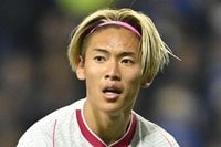 ｢天才かよ｣｢ブリッツカーブやん｣ザルツブルク2年目の日本代表FW21歳、芸術的な右足ゴラッソ弾に反響｢右利きの中村俊輔みたいなボールの扱い方」