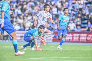 【J2清水が2失点目を喫した直後にピッチ上で青空ミーティングを行った理由(1)】MF乾貴士は「僕がみんなを呼びました」と振り返る。「原因は本当にひとつだけじゃなかった」からこその結束の画像