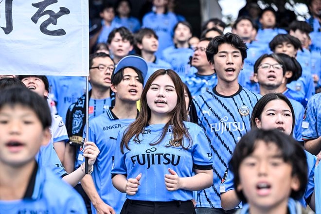 【サポーターアルバム(3)】G大阪戦での観客席＆入場時の川崎フロンターレのサポーター写真77枚！選手と手をつないだ子どもたちなど現地写真「川崎フロンターレーガンバ大阪(3)」の画像065