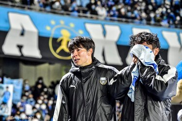 画像・写真：川崎フロンターレ・旗手怜央が試合後に号泣