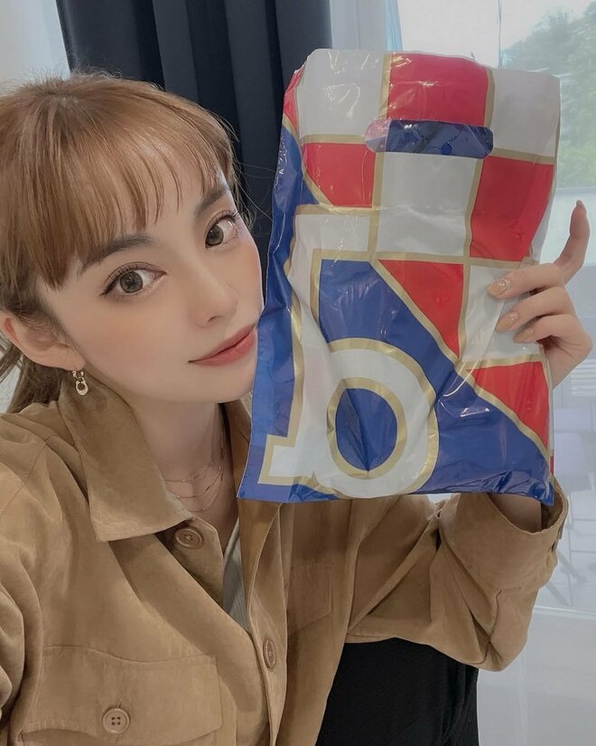 「心の整理全く追いついてません!虚無やばい!」噂の美人すぎるW杯サポーター、レアル退団のモドリッチへの愛爆発!思い出ショット大量公開「むりモドリッチシーサーやばい」の画像