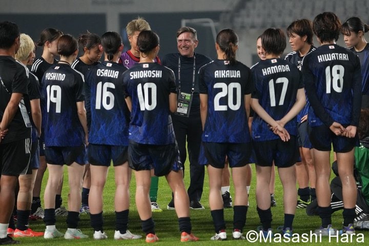 後藤健生の｢蹴球放浪記｣第297回｢JR九州の快適な新型気動車｣の巻(1) 佐賀から長崎の新スタジアムへ、攻めたデザインの新型気動車｢YC1系｣イニシャルの意味