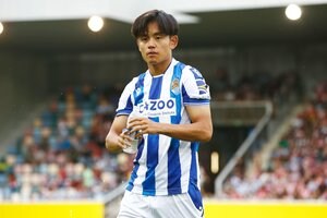 「フライング・タケ」「忍者」サッカー日本代表MF久保建英のトレーニング写真が注目される！ レアル・ソシエダが”大迫力のジャンプ”を公開する!【画像】の画像