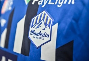 「欲しいけど争奪戦か…」J2山形が発表した「特別コラボGショック」が大反響！ 選手着用モデルに、「グッズ売り場には早い時間から長蛇の列になりそう」と不安の声もの画像