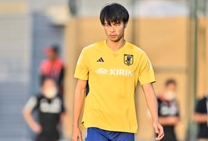 「まだバズってる」サッカー日本代表MF三笘薫の勝利を呼ぶ「完璧ロングスルーパス」の「ピッチレベル映像」に改めて称賛の画像