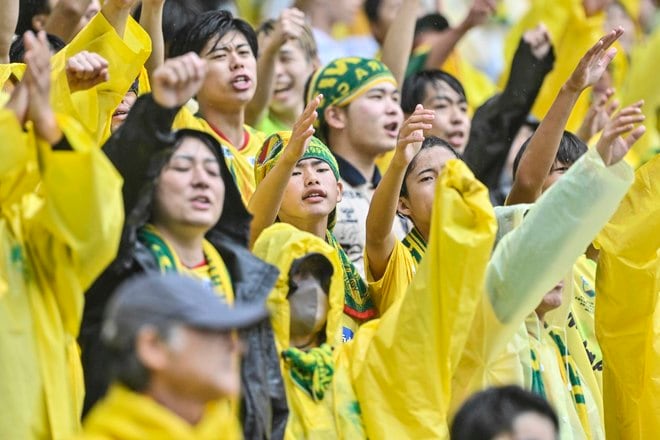 【千葉サポーターアルバム】雨の中で首位堅持のチームを後押しした「ジェフユナイテッド千葉のサポーター写真99枚」！ ゴール裏の熱狂ショット「ジェフユナイテッド千葉ーベガルタ仙台」の画像052