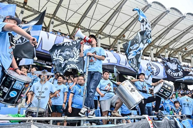 【サポーターアルバム】完封勝利後に笑顔＆万歳見せた「川崎フロンターレの試合後のサポーター写真83枚」！ ホーム連勝を熱狂的サポート「川崎フロンターレーセレッソ大阪」の画像039