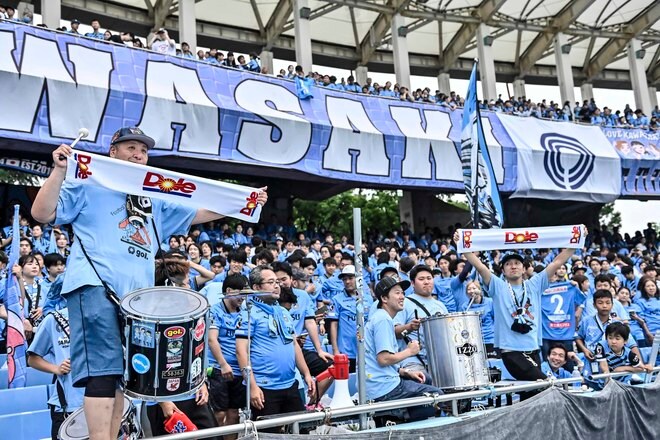 【サポーターアルバム】完封勝利後に笑顔＆万歳見せた「川崎フロンターレの試合後のサポーター写真83枚」！ ホーム連勝を熱狂的サポート「川崎フロンターレーセレッソ大阪」の画像038
